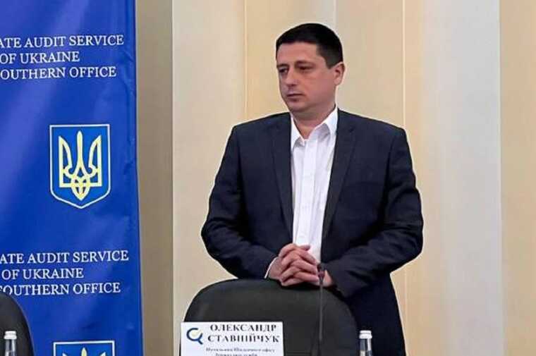 Глава Южного офиса Госаудитслужбы Ставнийчук проживает в имении отца-пенсионера