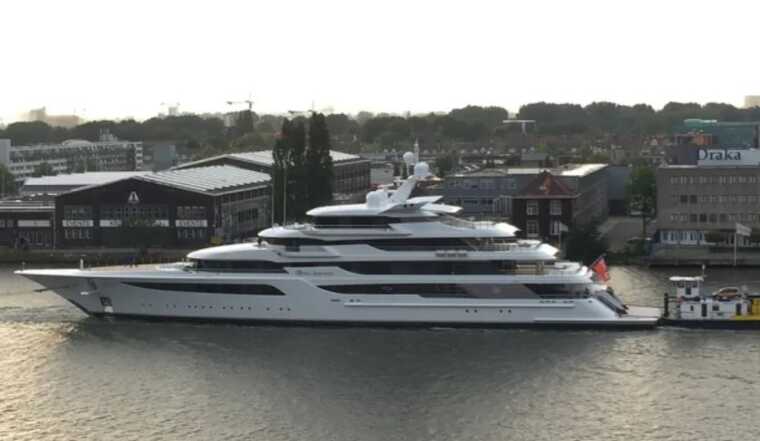 Яхта Медведчука, которую арестовали, перешла под флаг Украины