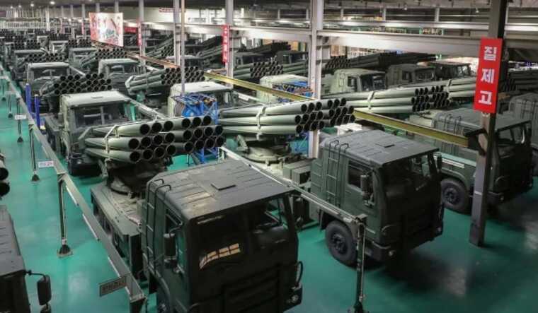 КНДР производит пусковые установки РСЗО на автомобильном заводе, — исследование