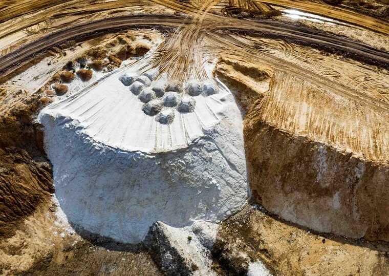 Семья Бродских взяла в пользование участок кварцевого песка