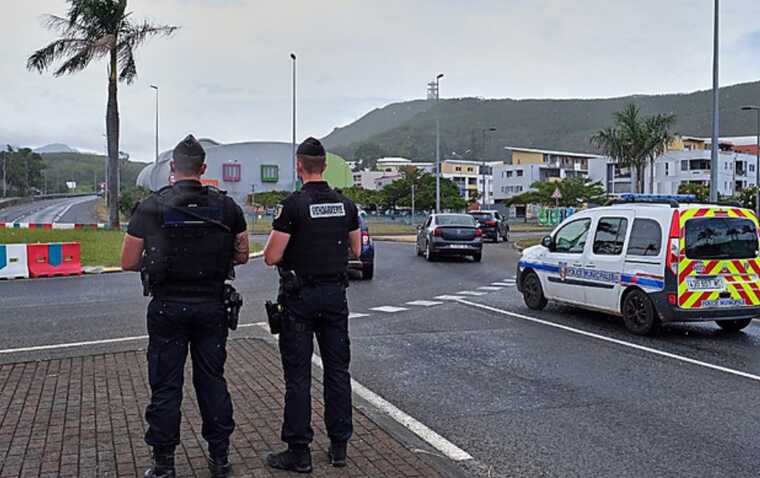 Франция отправила в Новую Каледонию большой полицейский контингент