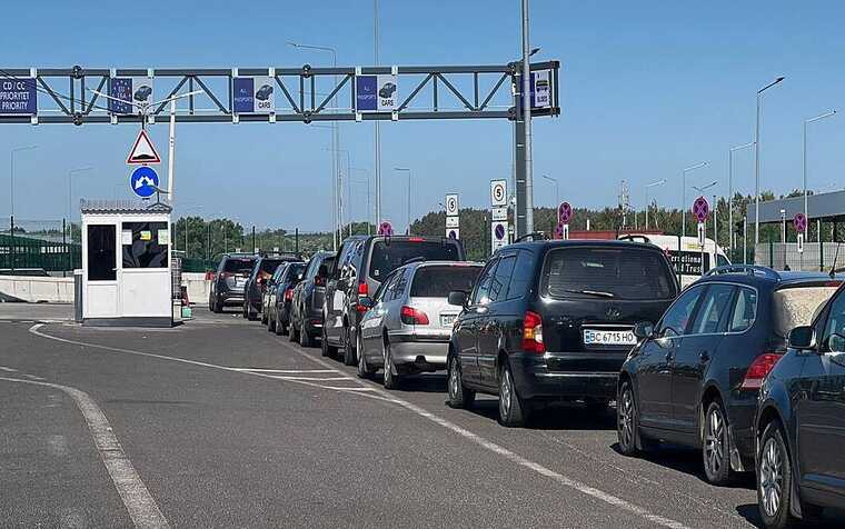 Queues to leave have increased at checkpoints in Ukraine, - State Border Guard Service