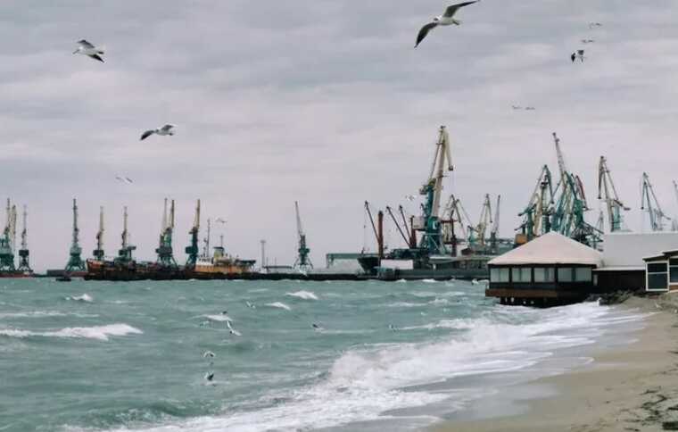 У Бердянську окупанти не можуть знайти робітників для захопленого порту