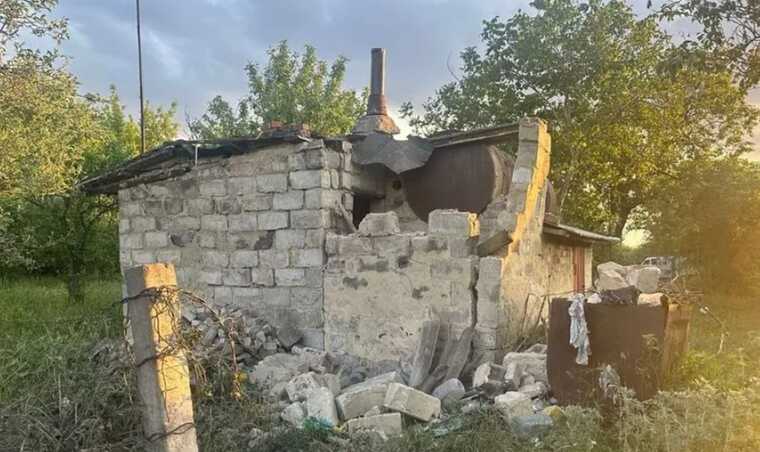На Донеччині окупанти атакували житлові будинки та заклад освіти: є загиблий
