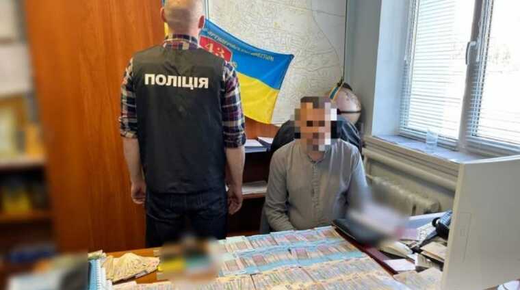 In Kyiv, a Naftogaz official was detained for taking a bribe of 250 thousand hryvnia