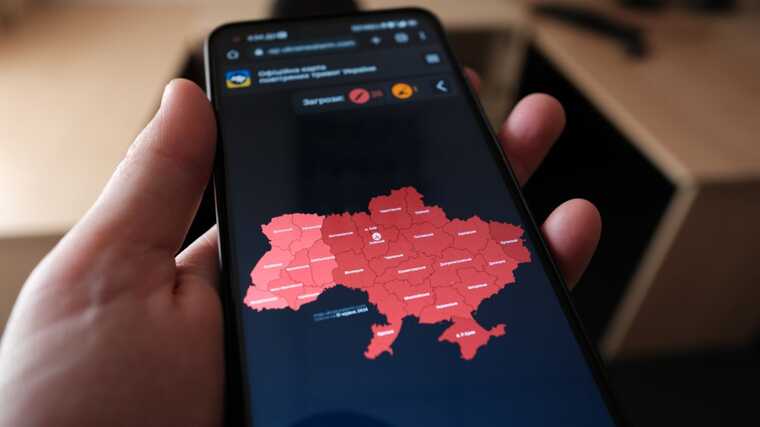 В Украине третий день за день объявили масштабную тревогу