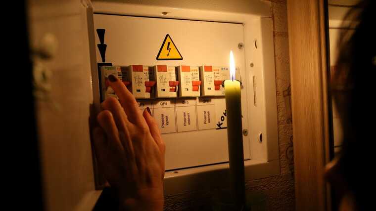  11:00  17:00        ,  