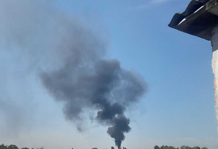 У Бєлгородській області у Вознесенівці після прильоту вирує масштабна пожежа