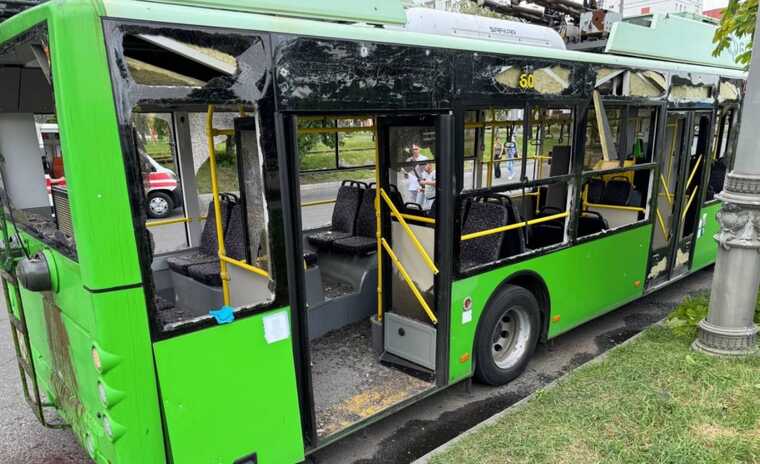 У мережі публікують фото та відео наслідків обстрілу Харкова