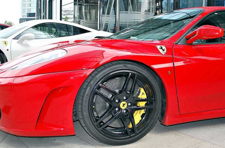 Багаті біженці з України сприяють зростанню ринку розкоші в Польщі