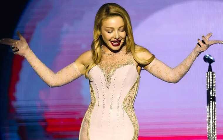 На концерті Тіни Кароль передали послання Путіну під час повітряної тривоги