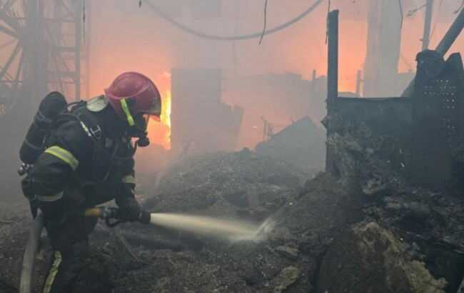Удар по "Епіцентру" в Харкові: вже відомо про 4 загиблих та 40 постраждалих