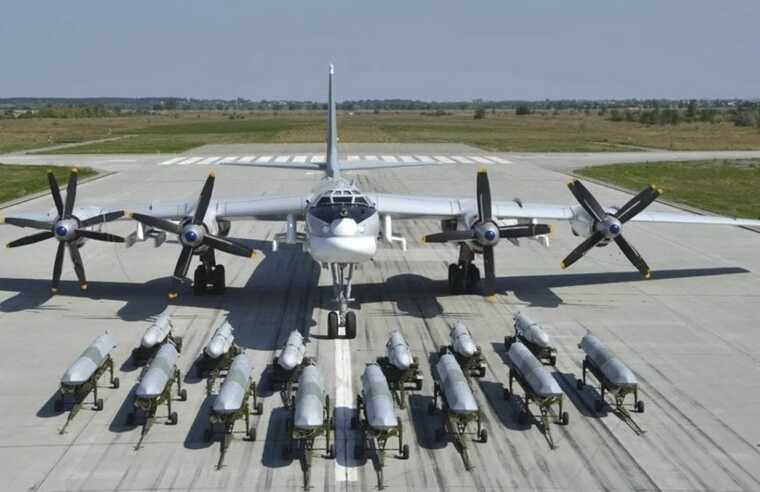 В РФ взлетели стратегические бомбардировщики Ту-95: под утро возможны обстрелы