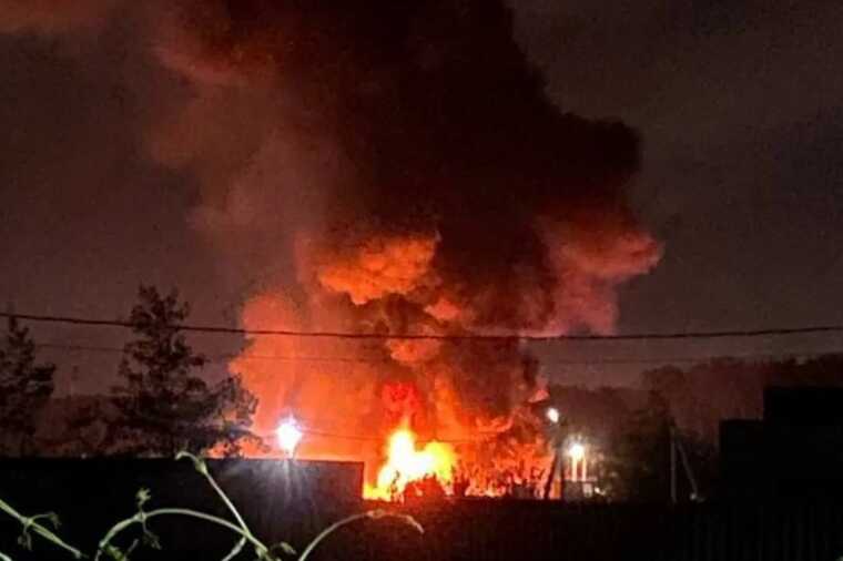 В подмосковном Подольске ночью раздавались взрывы и вспыхнул пожар