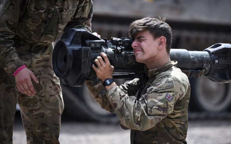 Щоб зупиняти російські танки, в Україні не вистачає гранатометів N-LAW, — Sky News