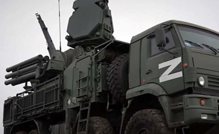 Росіяни підтягнули до кордону 14 "Панцирів", - військовий