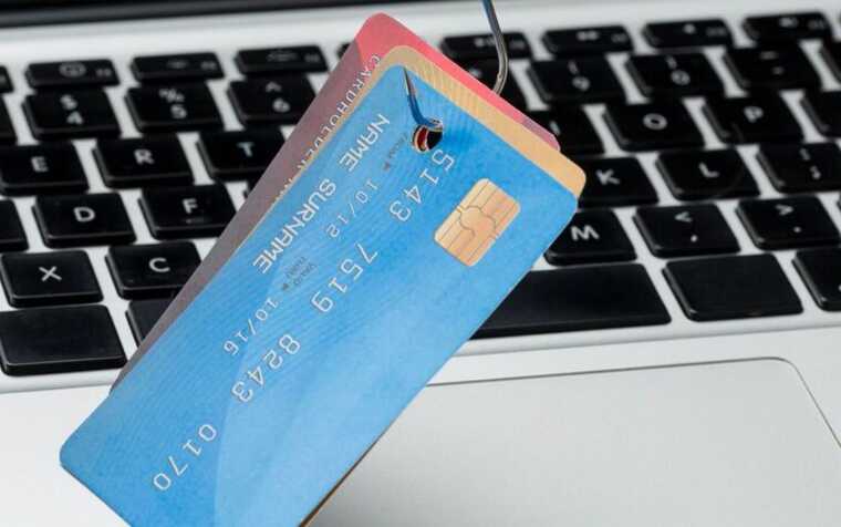 Мошенники обещают деньги и опустошают банковские карты украинцев