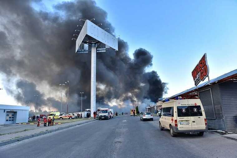 Рятувальникам залишилося розібрати 20% завалів на місці гіпермаркету "Епіцентр", - мер