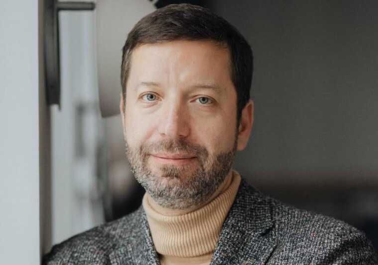 Money fraudster Kostyantyn Kruhlov, having lost his "roof" at the Prosecutor General’s Office, is preparing to escape?