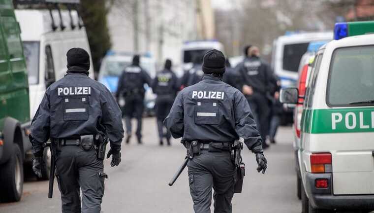 У Німеччині чоловік у прямому ефірі напав на активіста