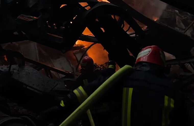 Зеленський показав кадри наслідків атаки РФ: «Цивільні, інфраструктура, енергетика»