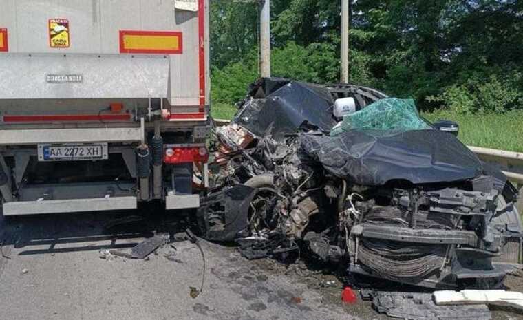 На Львівщині водій Mazda вчинив смертельну ДТП із фурою