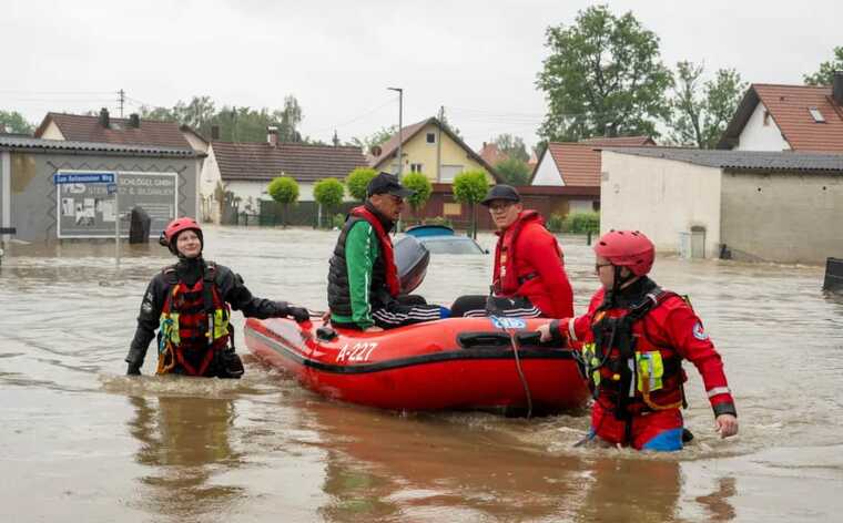 В Германии на юге страны, где продолжаются наводнения, погиб спасатель