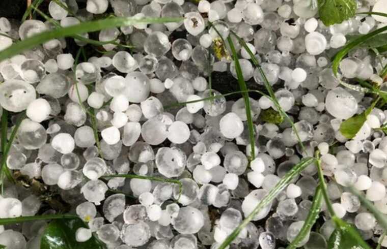 В Закарпатье выпал град размером с мяч для пинг-понга