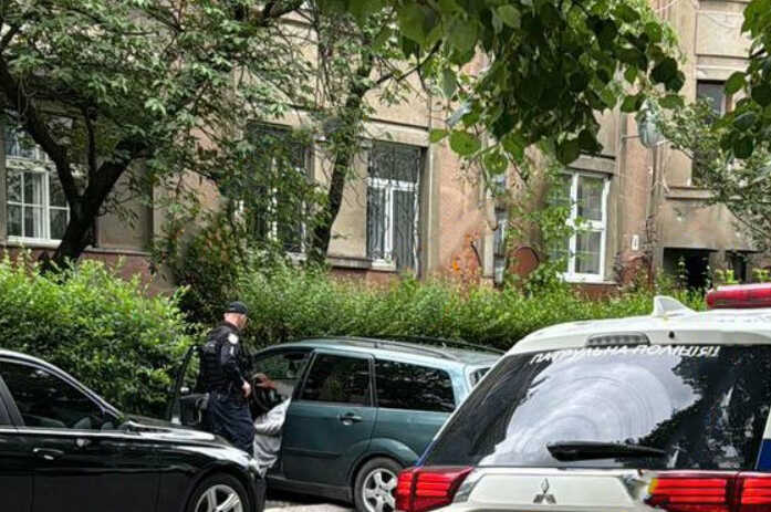 В Ужгороді п’яний священик на авто влетів у будинок