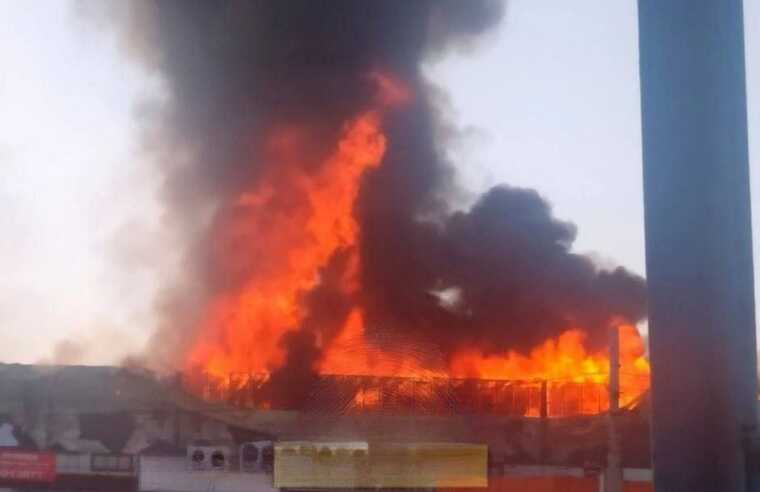 У російському Новосибірську горить склад з пально-мастильними матеріалами