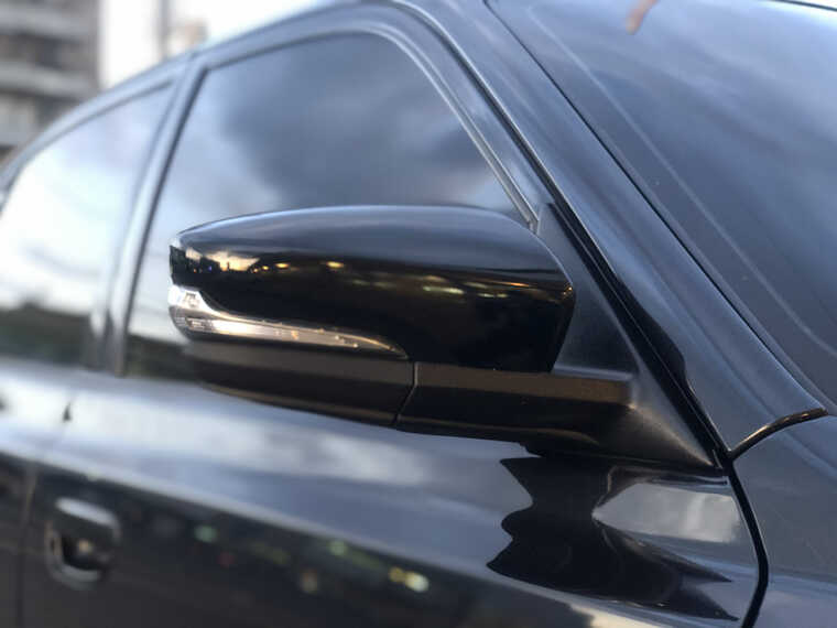 В Киеве задержали серийного вора, который отрывал зеркала элитных авто