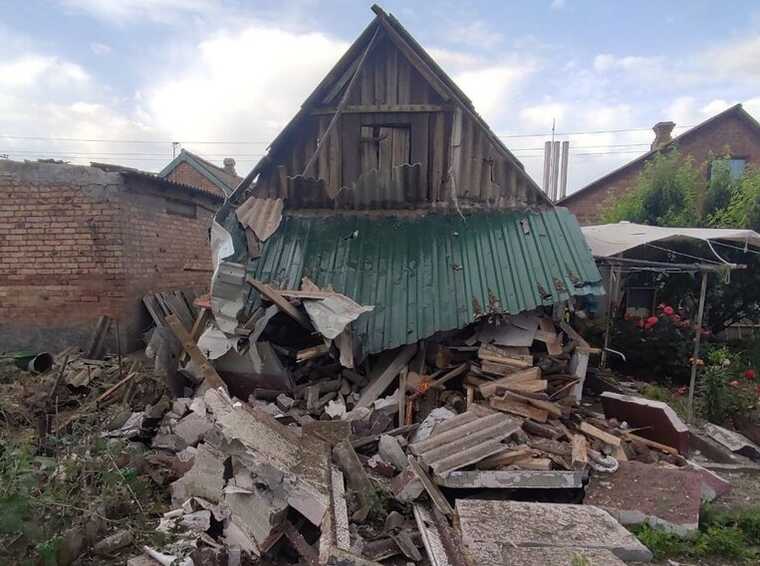 The occupiers hit Nikopol: infrastructure facilities and houses were damaged