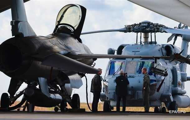 Politico: Україна вимагає від Європи та США активізувати підготовку пілотів ЗСУ на F-16