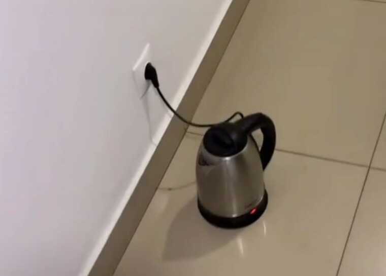 В Одессе люди вынуждены готовить еду в коридорах ЖК