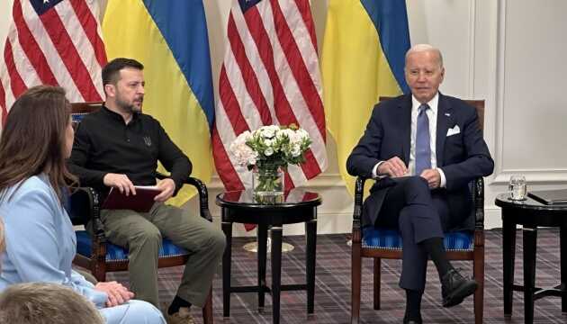 Biden and Zelenskyy began negotiations in Paris