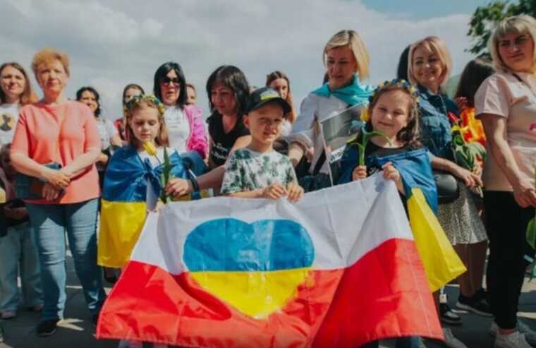 Поляки змінили ставлення до українських біженців, – опитування