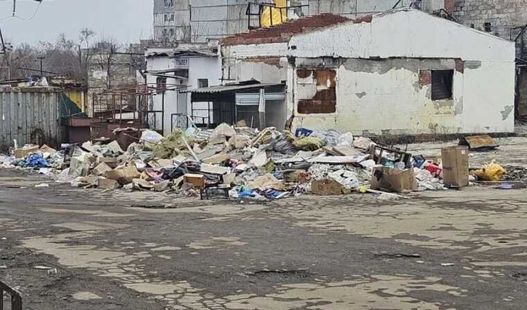 В окупованому Маріуполі зростає кількість стихійних сміттєзвалищ