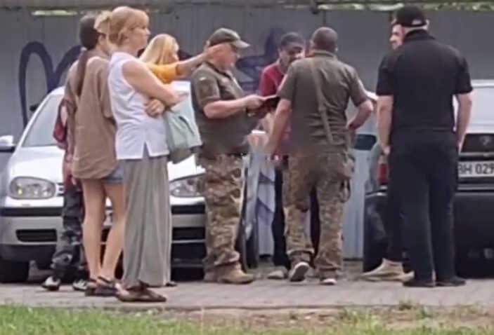 У мережі публікують кадри силової мобілізації у Львові та Одесі