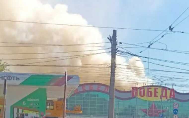 У російській Самарі спалахнула потужна пожежа на складі: росіяни скаржаться на атаку БПЛА