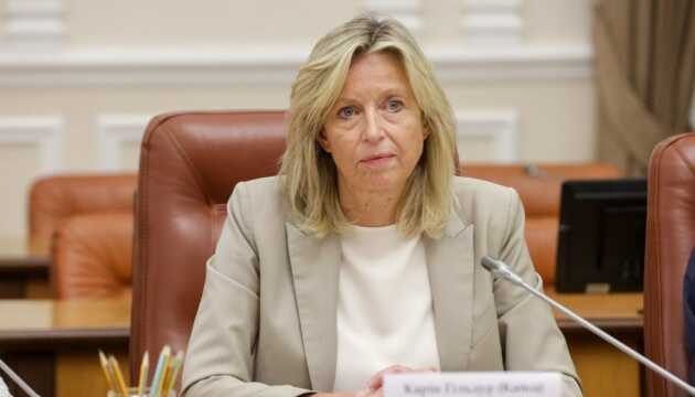 Глава Міноборони Нідерландів Оллонгрен відвідала в Україні дві компанії з виробництва дронів