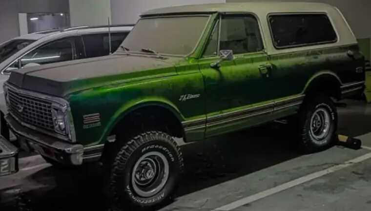 В Одесі на паркінгу виявили колекційний американський ретро позашляховик