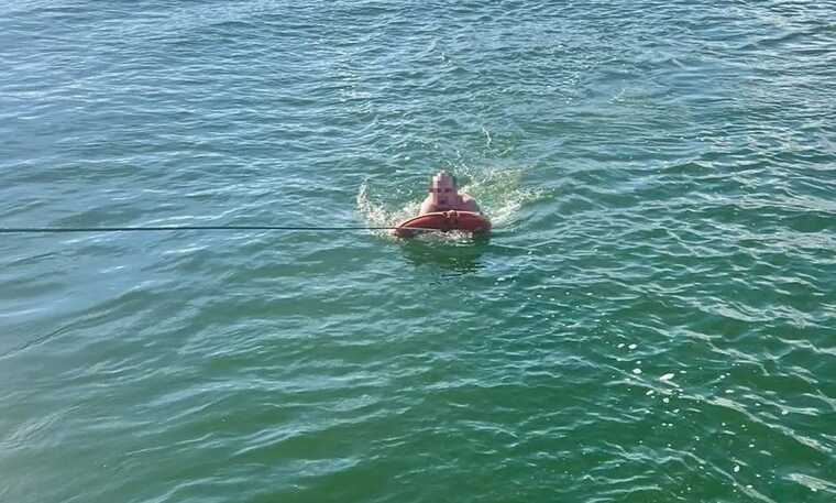 Українські морпіхи врятували чоловіка, якого віднесло у відкрите море