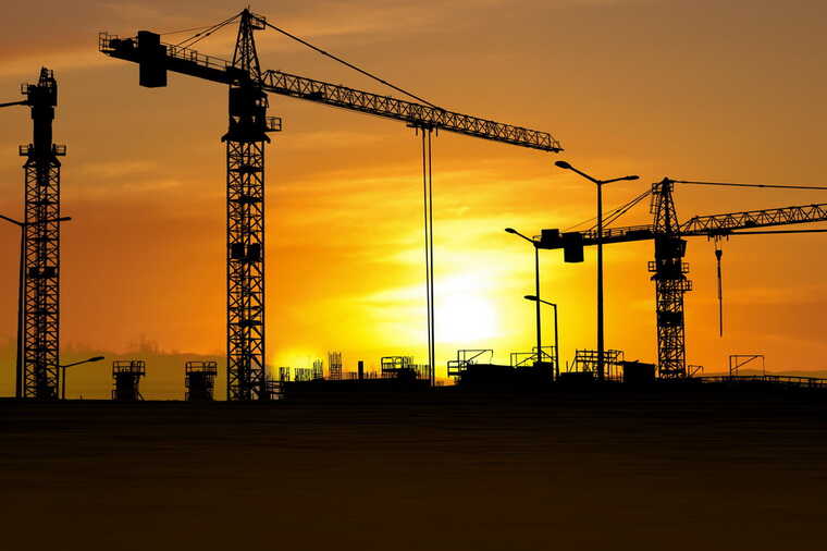 Forbes: Дефицит строителей в Украине заставляет застройщиков привлекать к работе мигрантов