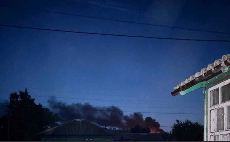 У РФ дрони атакували Ростовську область: на місці влучання виникла пожежа