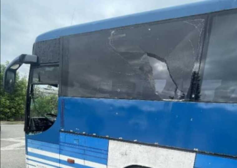 В Купянске оккупанты атаковали дронами авто полиции и автобус с пассажирами