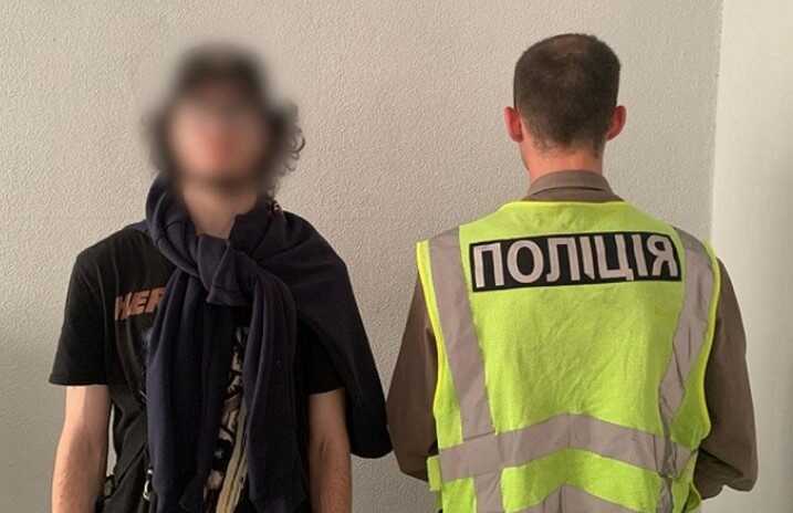 У Києві поліцейські затримали хлопця, який запустив салют з вікна багатоповерхівки