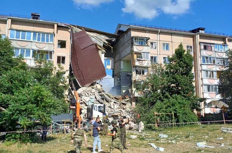 The entrance to a five-story building in Shebekino collapsed as a result of shelling