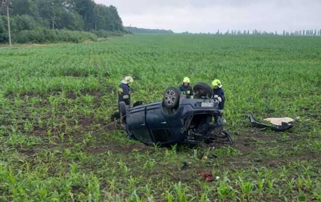 ДТП у Кіровоградській області: автівка перекинулася на трасі, одна людина загинула, п’ятеро поранені