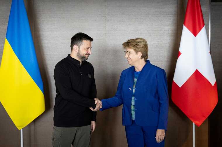 Зеленський на Саміті миру зустрівся з президенткою Швейцарії