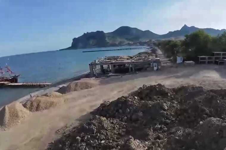 В сети публикуют видео из "курортного" Коктебеля